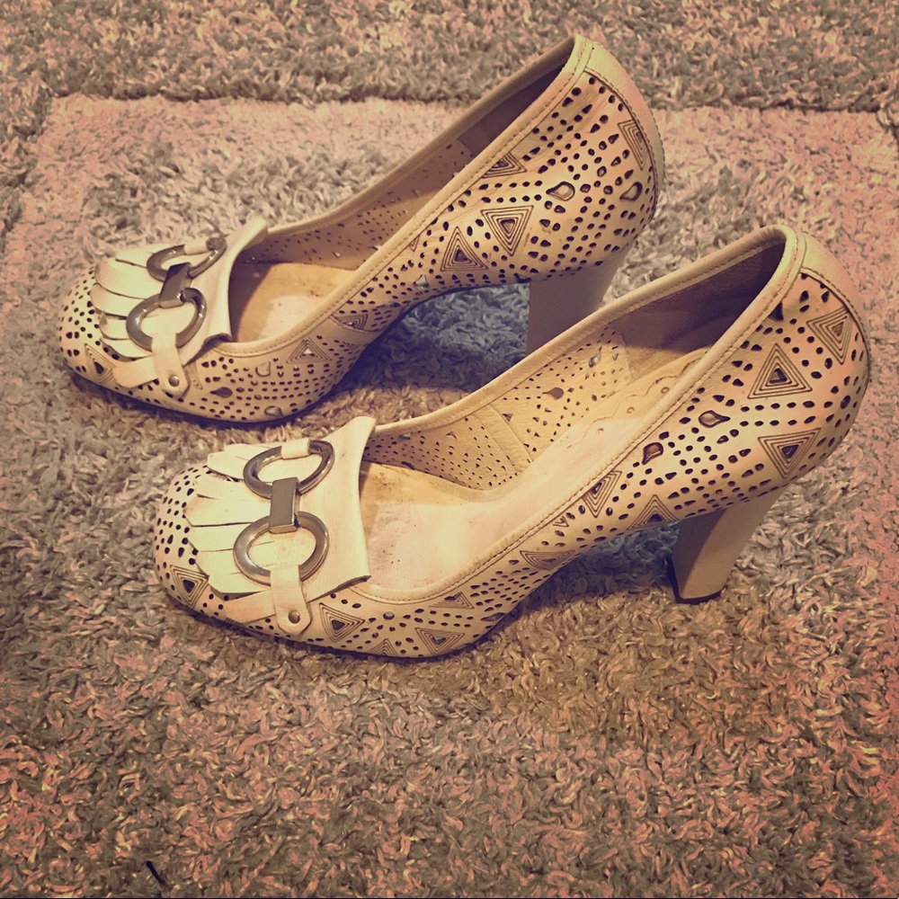 Vince Camuto pumps